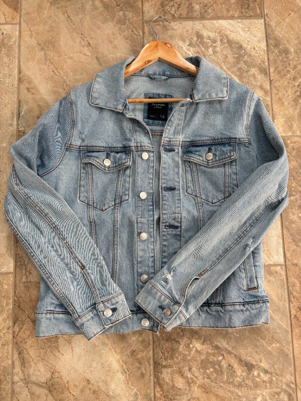 Abercrombie & Fitch Distressed Light Wash Jean Jacket Size Medium